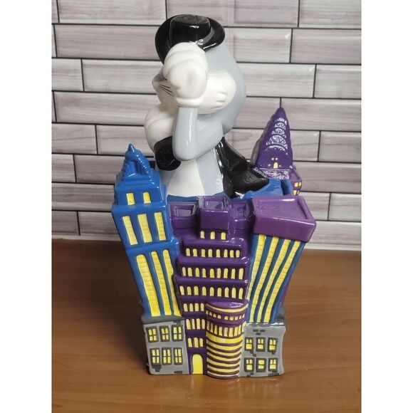Warner Brothers Studio Bugs Bunny NEW YORK Musical Cookie Jar - Picture 7 of 11